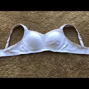 white lululemon sports bra